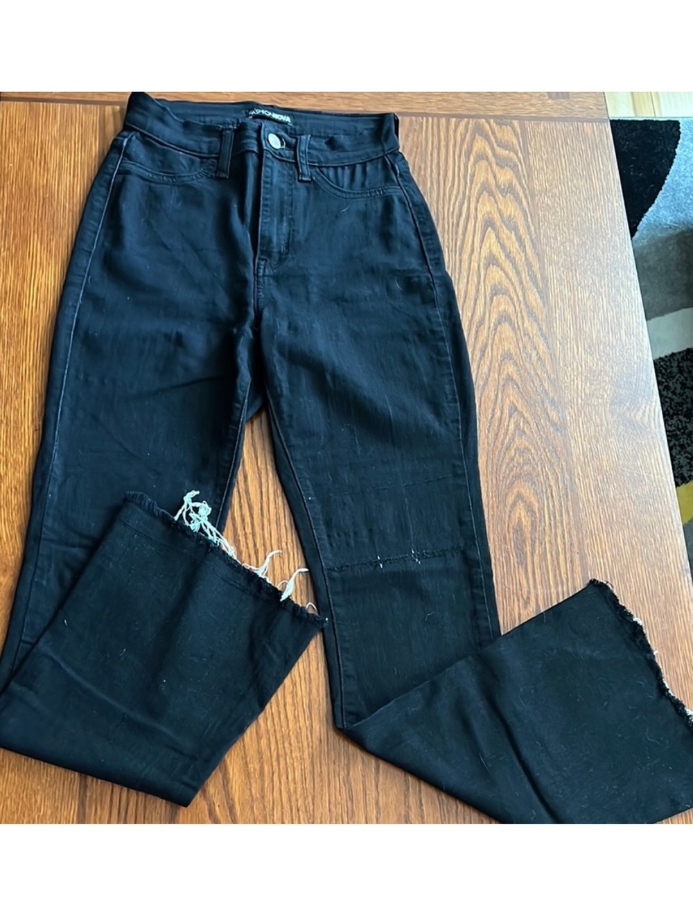 Fashion Nova • Women’s Size 0 • Black High-Waist Jeans, Raw Hem